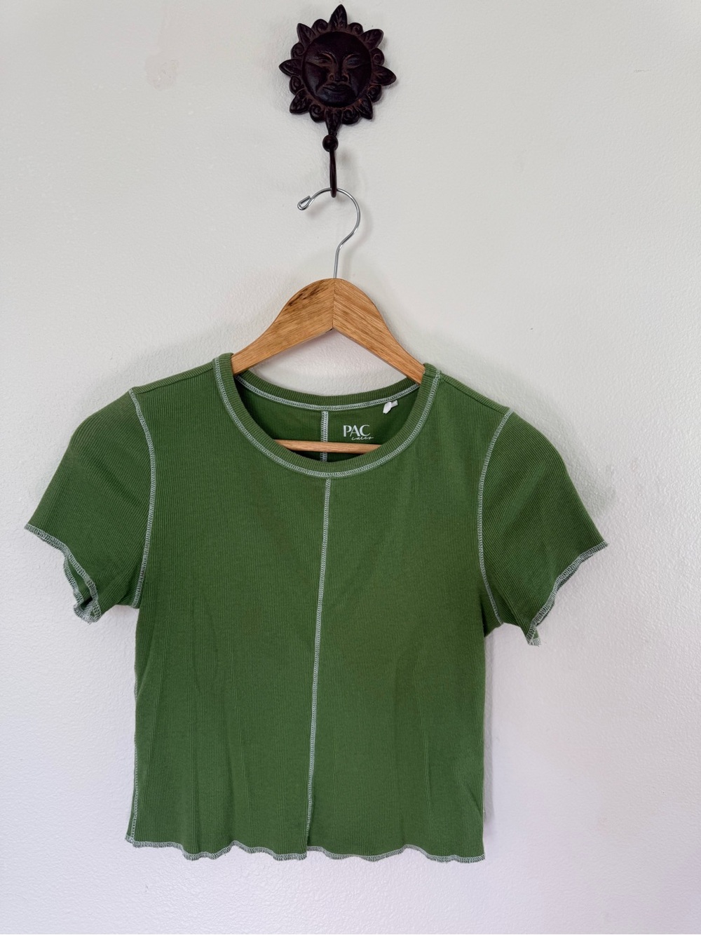 PacSun Short Sleeve Seam-Detail Crop Top